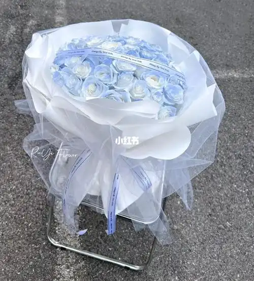52支月光蓝白玫瑰花束