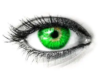 开枪的绿色女人眼宏