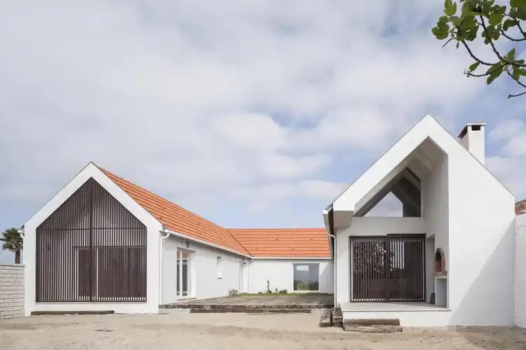 坡屋顶的哲学沉思,白色,现代