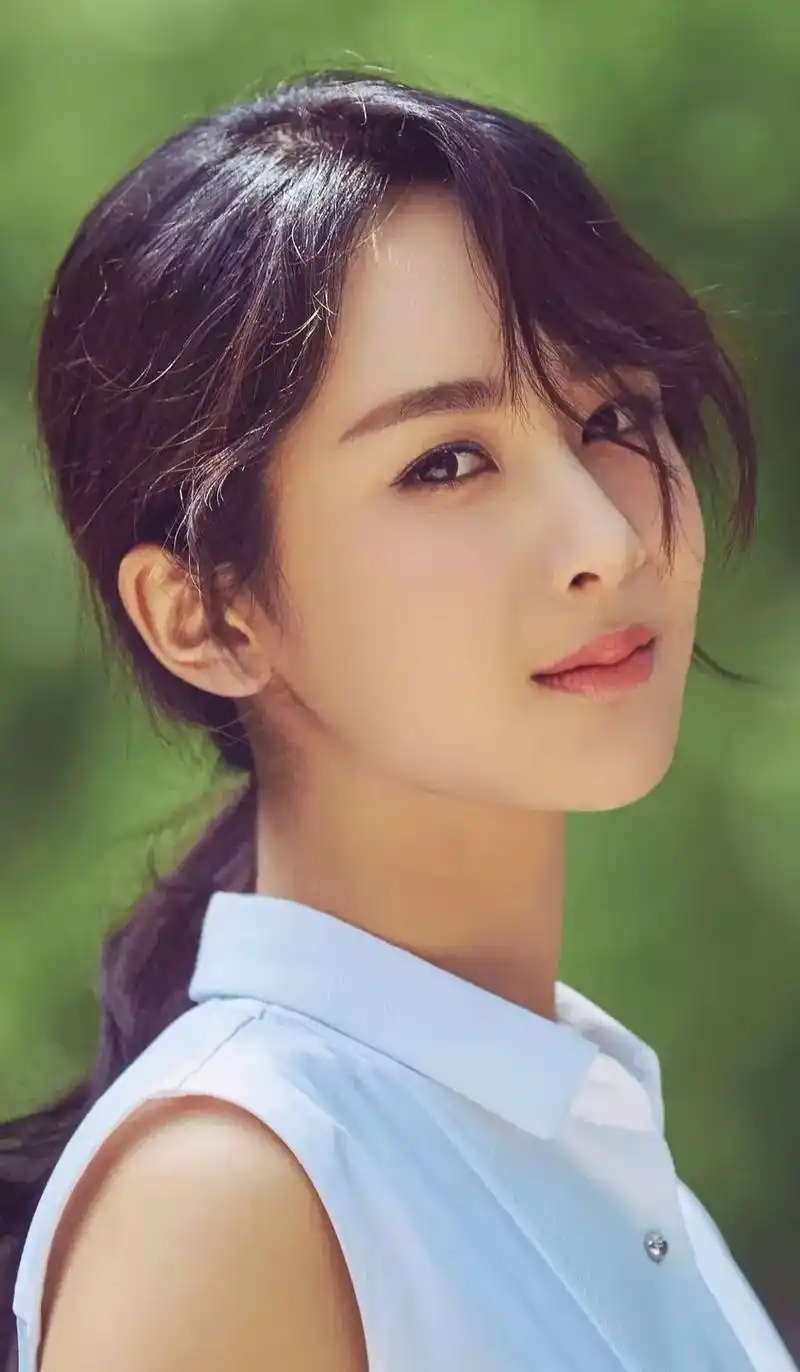 明星#杨紫1992年11月6日出生于北京市,毕业于北京电影 - 抖音