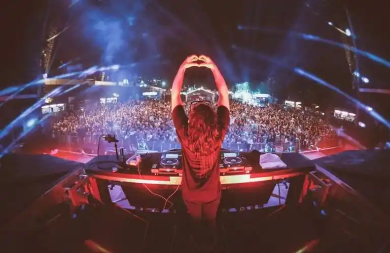 边哭边打碟这组中国电音制作人感动了alanwalker着调观察