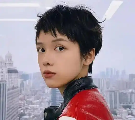 今年流行的酷帅风格的女生短发 ,剪完整个人都大变样_刘海往_发型