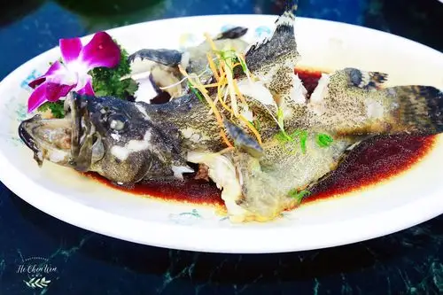 清蒸石斑鱼:都说海鲜新不新鲜,用清蒸就能看出来,三亚的石斑鱼清蒸最