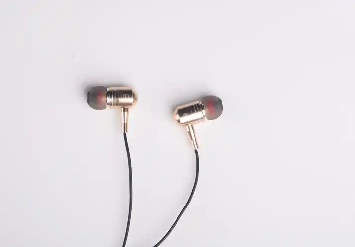 p>入耳式耳机,又名耳道式耳机,入耳式耳塞,或者入耳式 a href="#"