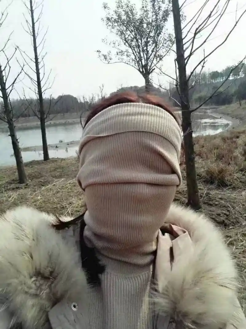 超级高领蒙面,包裹得紧紧的