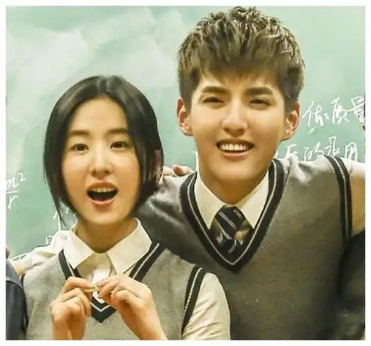 26岁吴亦凡和29岁刘亦菲上演姐弟恋,校园"双亦"组合上线