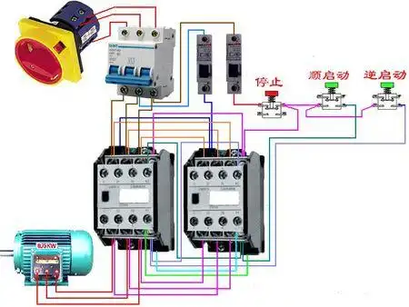 请问谁可以帮我连接按钮控制的正反转控制电路实物图吗?