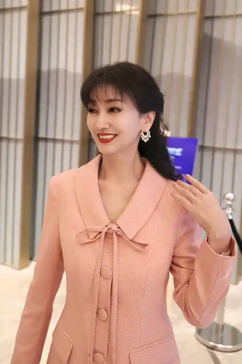 赵雅芝"小7岁富豪求爱"事件:爱情与年龄的博弈_感情_质疑_地位