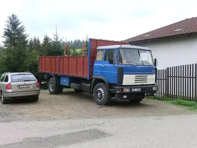 一代经典——利亚兹,它是最早进口到我国的卡车之一