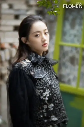 吴佳怡最新写真释出0202石榴少女复古文艺