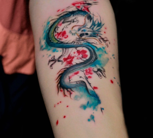 水彩小青龙纹身龙纹身女