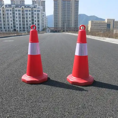 供应70公分提环红体反光膜塑料路锥雪糕桶道路施工警示安全