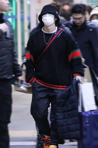 superjunior成员东海的机场时尚渔夫帽mlb