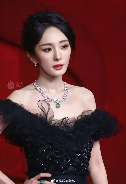 杨幂时尚芭莎红毯状态##杨幂时尚芭莎红毯生图##杨幂躲镜头