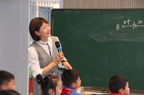 砂子塘东澜湾小学张娜老师执教《1000以内数的认识》