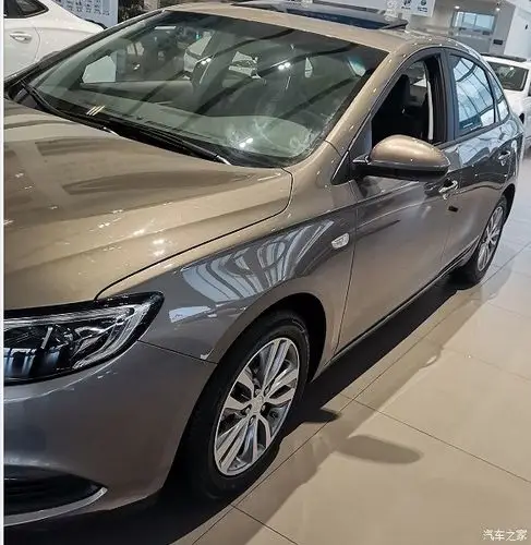 我的第一辆车金色别克英朗