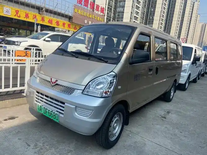 新到2023年11月上牌五菱荣光ev新能源面包车客运版,仅行 - 抖音