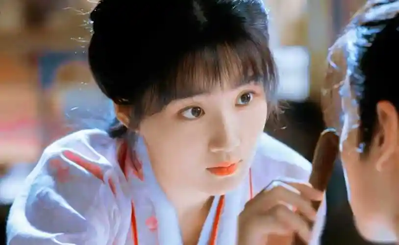 恭喜她,打败白鹿赵露思,成为新晋小花旦_卢昱晓_争议_胡一天