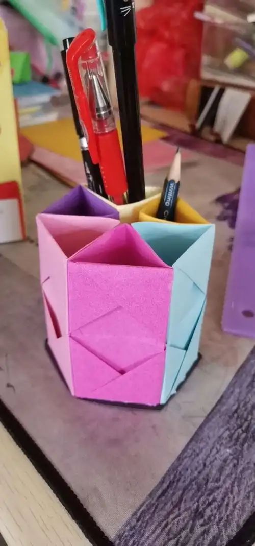 漂亮的折纸笔筒