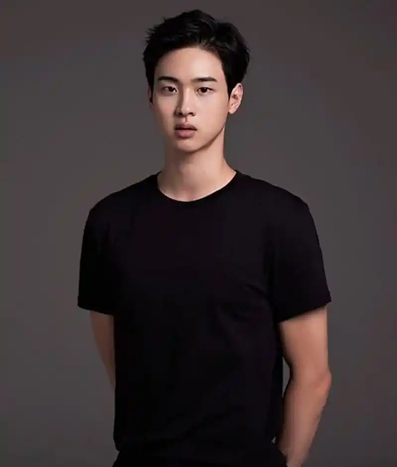 其中不仅有拍摄浪漫爱情剧的计划,还有和海外粉丝们见面的计划.