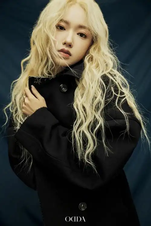 程潇金发复古大片