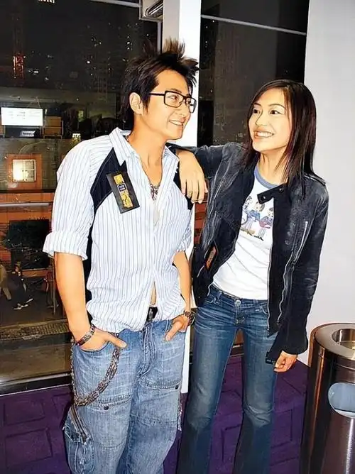 回顾"精明女人"应采儿:为何不选向佐,而是嫁家世一般的陈小春