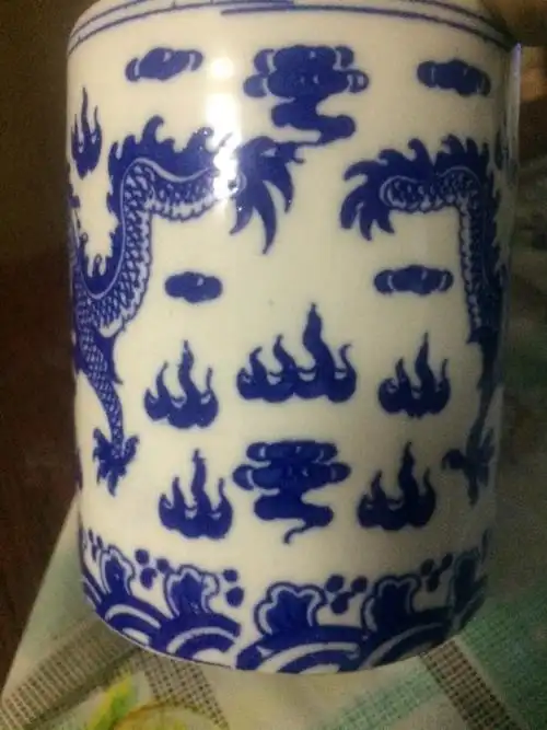 乾隆年制双龙青花笔筒求鉴定真假