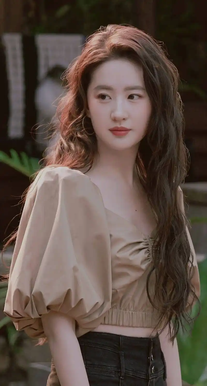 清纯可人.这样的刘亦菲你喜欢吗?你觉得她美吗?她的颜值巅峰在哪里?