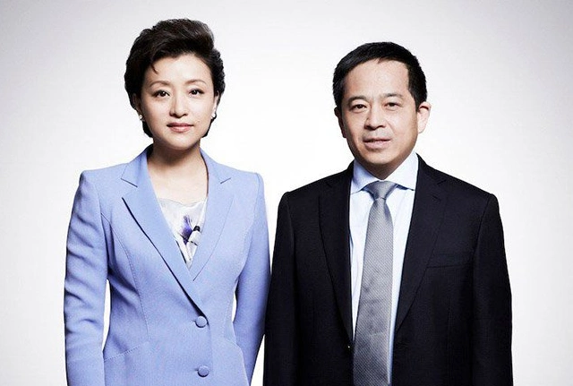 q3:杨澜和老公罕见热吻:为何她离婚后没有选费翔,而是商人吴征?