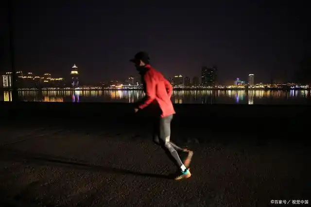 随风奔跑,永不停歇丨一个夜跑爱好者的心灵感悟