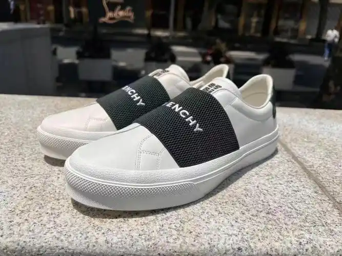 纪梵希男士小白鞋