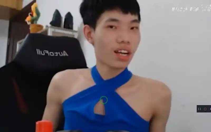 鲨鱼呦录播18:鲨鱼决赛圈靠自己的主播身份吃鸡