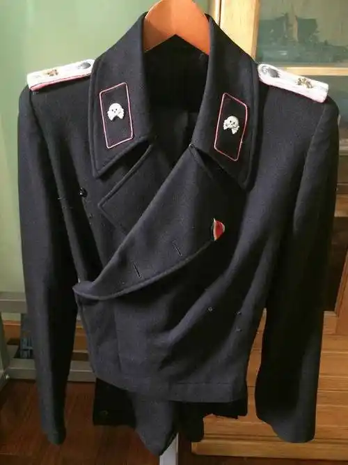 [原创]本人收藏二战德国国防军装甲制服