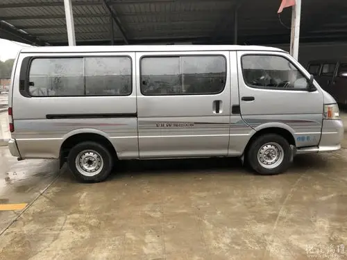 6座面包车