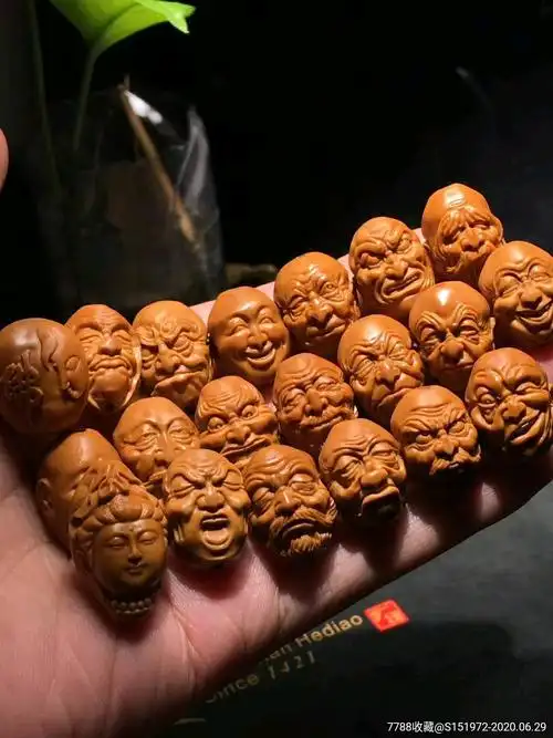 橄榄核雕十八罗汉手持