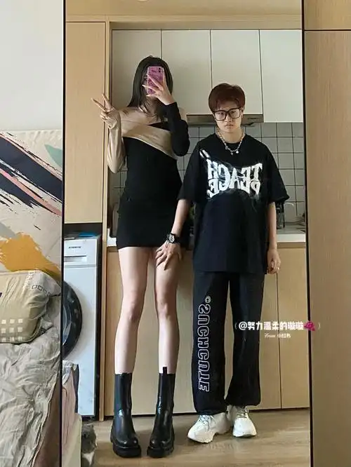 185和165拽酷情侣穿搭姐姐带弟弟即视感
