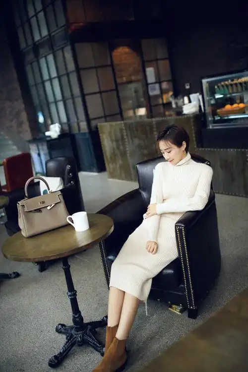 肖涵新写真优雅大方 米色毛衣搭配尽显午后惬意