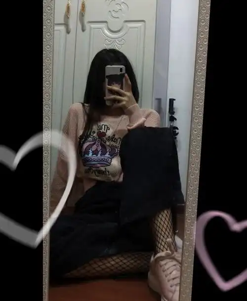 想问一问柚子们怎么样对镜拍全身照才不会显得自己又矮又那么奇怪呢