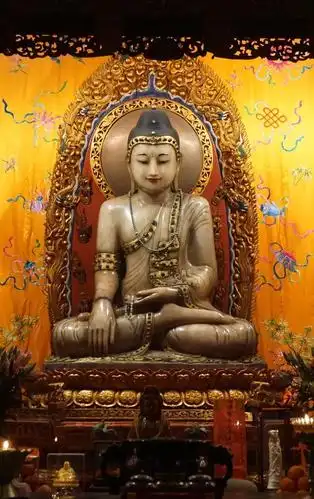 上海玉佛寺镇寺之宝:缅甸玉佛像