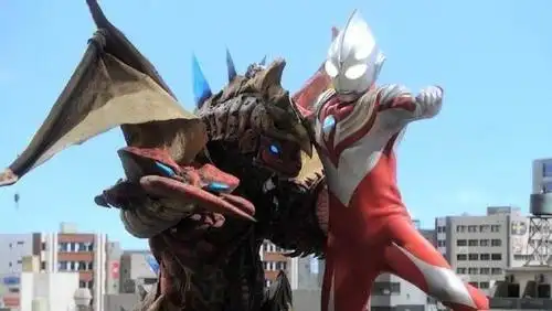 看似奥特曼都是一样的类型,打怪兽救人,但是迪迦奥特曼却给了我们不一