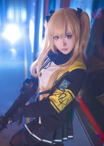 最甜小姐姐来,,少女前线ump9cosplay