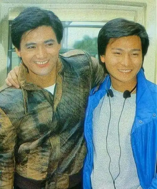 周润发低调过67岁生日晨跑爬山心情好两鬓斑白身形瘦高气场强