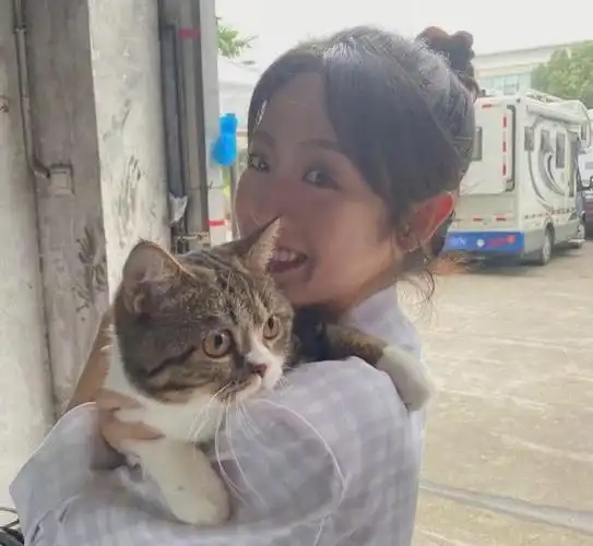 网红林晚晚终于露脸,看清怼脸颜值后:别当网红了,进圈吧