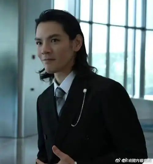 向佐认证和萧敬腾长得像