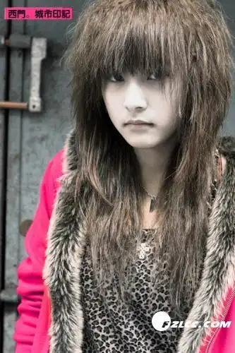 有没有人知道,非主流美女 vsa 的发型是什么烫? 急!