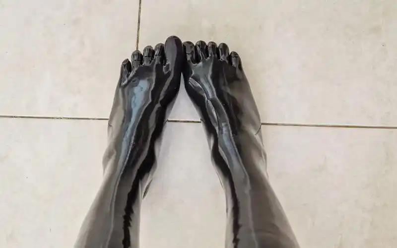 你喜欢乳胶五指袜吗?