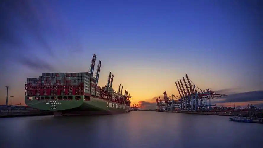 德国汉堡港口船舶海日落