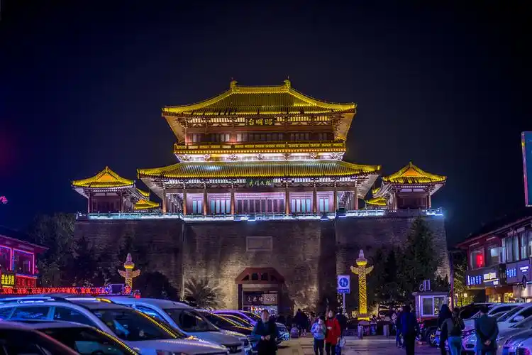 夜幕下的襄阳古城