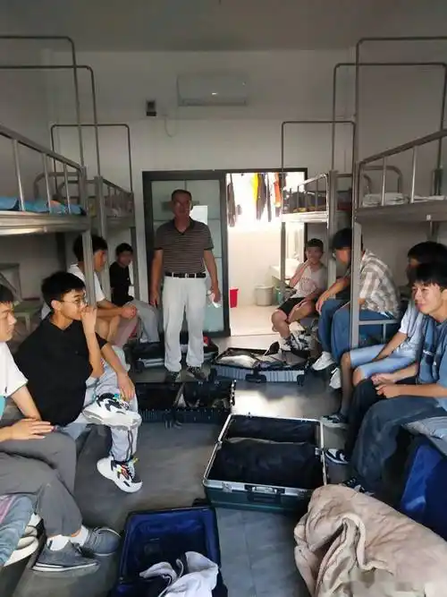 安全刻刻守护——通城三中开展学生违禁物品排查工作_宿舍_精神文明