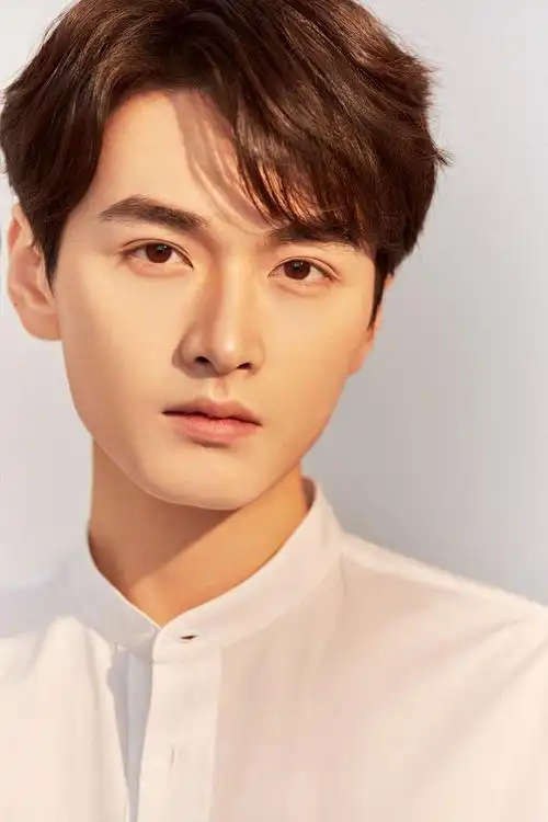 泽东官宣新人演员刘思博故事脸张力十足潜力无限